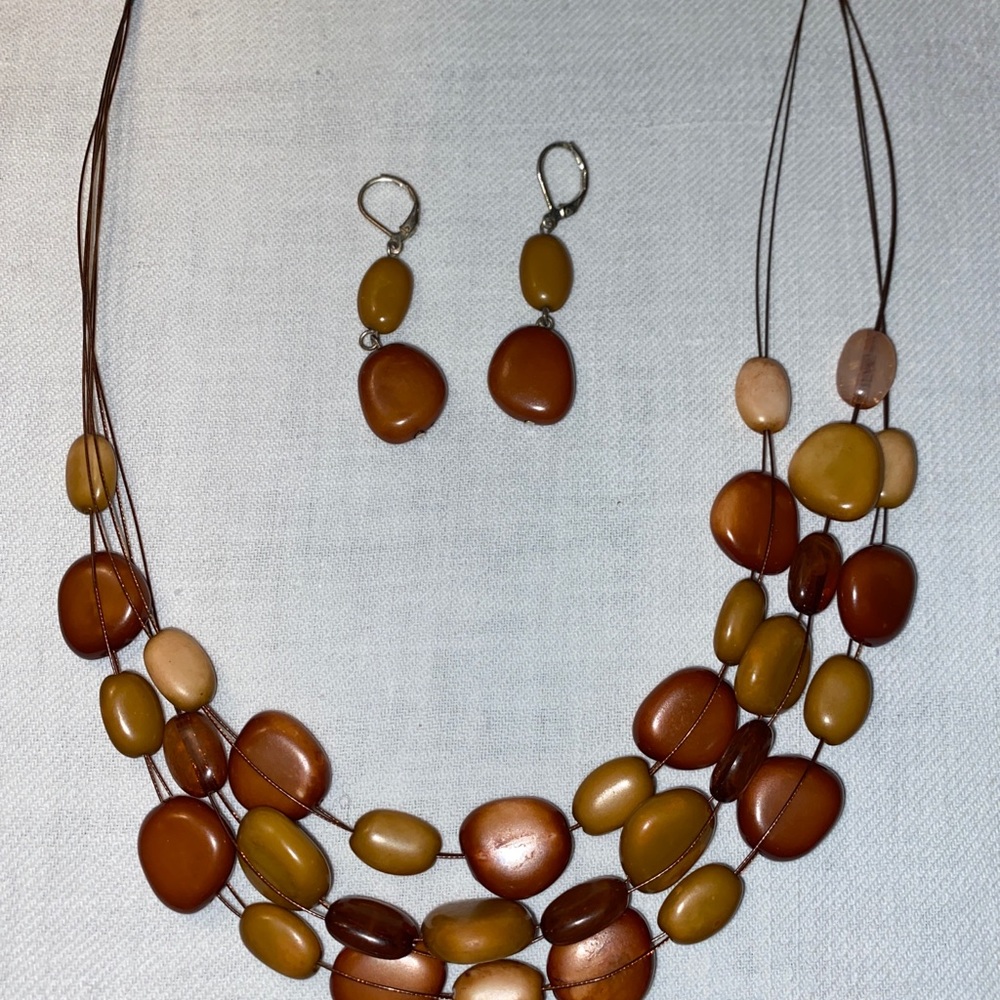 Beaded necklace with matching earrings